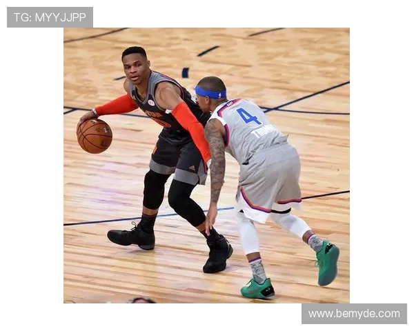 安德鲁·威金斯利用突破和防守创造机会，提升勇士关键时刻得分贡献